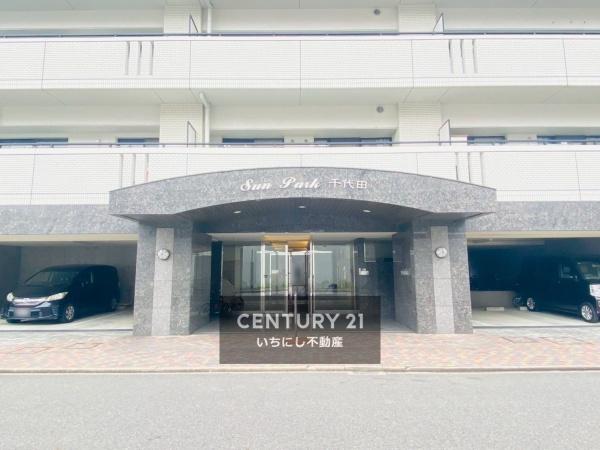 再生住宅「エミナス」・サンパーク千代田　エントランス　マンションの入り口。