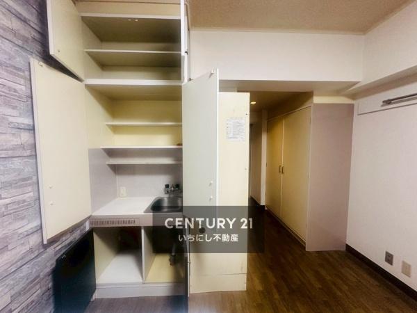 栄マンション　S棟　キッチン　上部に可動棚のあるキッチン