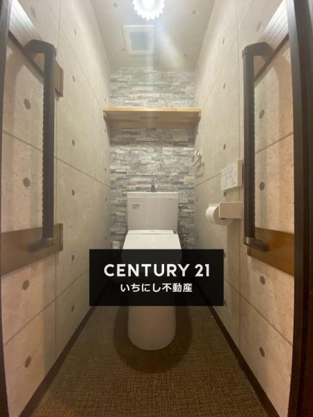 ライオンズマンション一宮九品町　トイレ　清潔感のある温水洗浄便座つきトイレ。