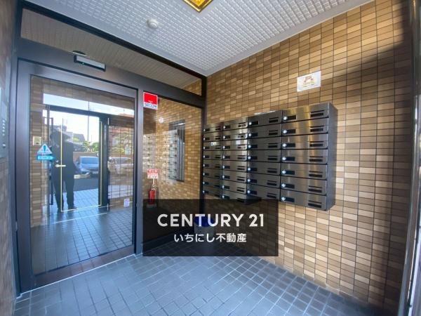 ライオンズマンション一宮九品町　エントランス　落ち着いた色合いのエントランス