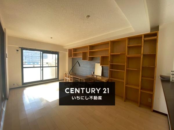 ライオンズマンション一宮九品町　リビング　開放的なリビング