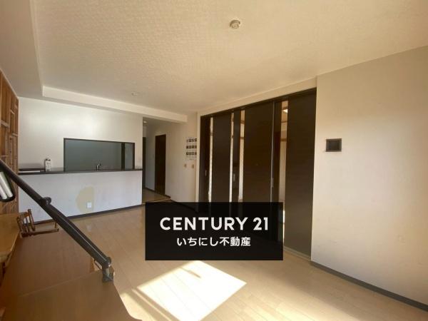 ライオンズマンション一宮九品町　リビング　お気に入り家具も置ける17.9帖リビング