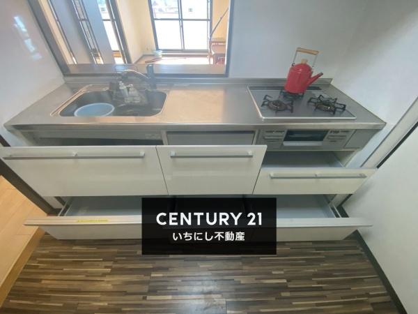 ライオンズマンション一宮九品町　キッチン　収納豊富なキッチン！