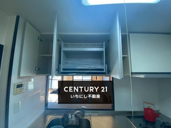 ライオンズマンション一宮九品町　キッチン　上部にも収納のあるキッチン