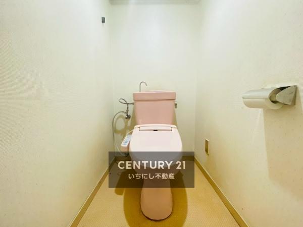 赤坂マンション藤が丘 トイレ 清潔感のある温水洗浄便座つきトイレ。 赤坂マンション藤が丘 トイレ 清潔感のある温水洗浄便座つきトイレ。