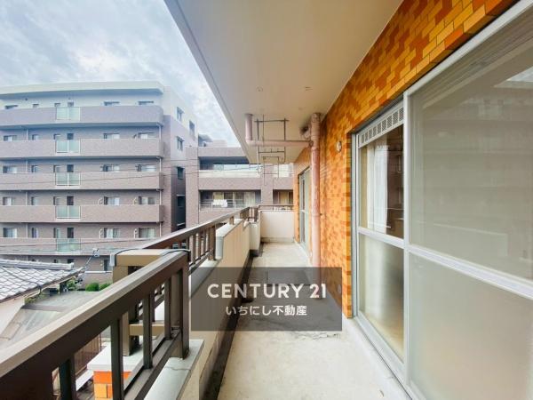 赤坂マンション藤が丘 バルコニー 南向き明るいバルコニー。 赤坂マンション藤が丘 バルコニー 南向き明るいバルコニー。