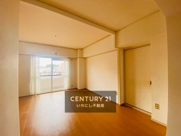 赤坂マンション藤が丘 リビング 日光がたっぷり入るLDK 赤坂マンション藤が丘 リビング 日光がたっぷり入るLDK