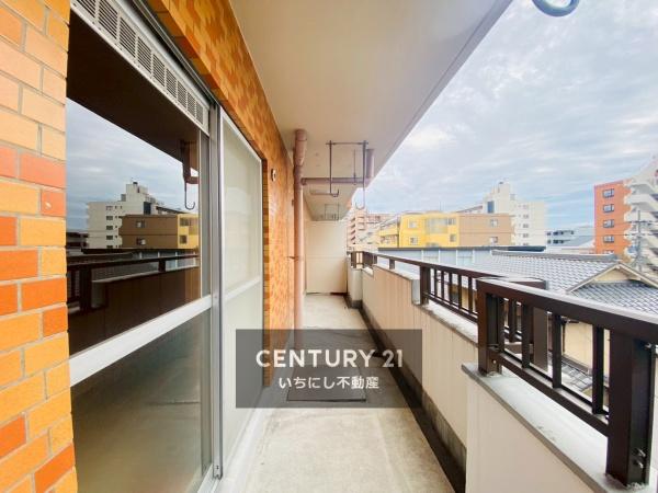 赤坂マンション藤が丘 バルコニー 南向き明るいバルコニー。 赤坂マンション藤が丘 バルコニー 南向き明るいバルコニー。