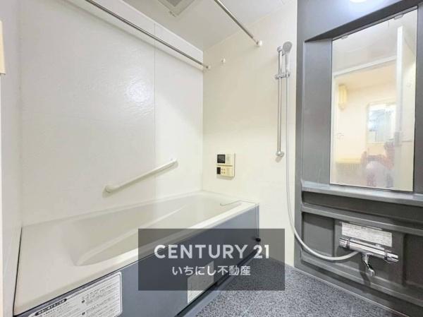 再生住宅「エミナス」・シャトレ愛松稲沢8 バス 清潔感あるバスルーム 再生住宅「エミナス」・シャトレ愛松稲沢8 バス 清潔感あるバスルーム