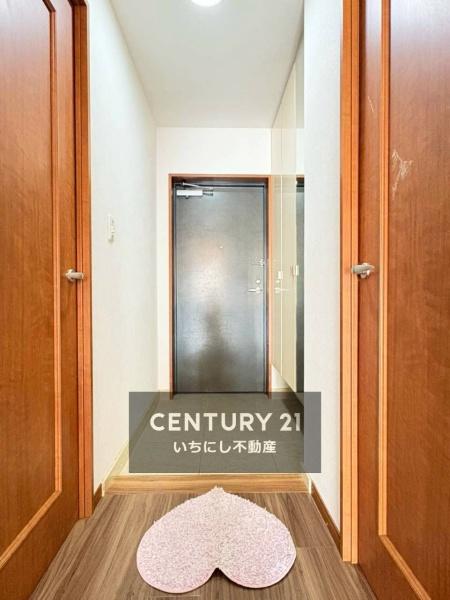 再生住宅「エミナス」・シャトレ愛松稲沢8 玄関 広々とした玄関 再生住宅「エミナス」・シャトレ愛松稲沢8 玄関 広々とした玄関