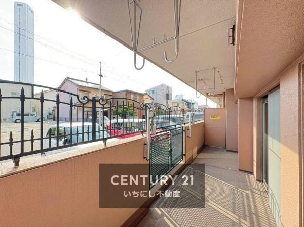 再生住宅「エミナス」・シャトレ愛松稲沢8 バルコニー 南向き明るいバルコニー。 再生住宅「エミナス」・シャトレ愛松稲沢8 バルコニー 南向き明るいバルコニー。