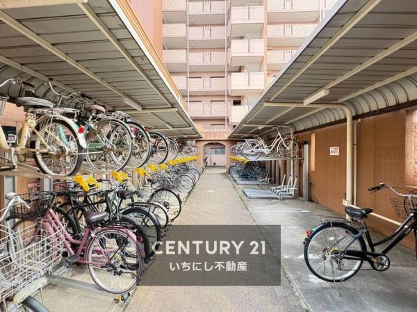 再生住宅「エミナス」・シャトレ愛松稲沢8 その他共用部分 駐輪場。 再生住宅「エミナス」・シャトレ愛松稲沢8 その他共用部分 駐輪場。
