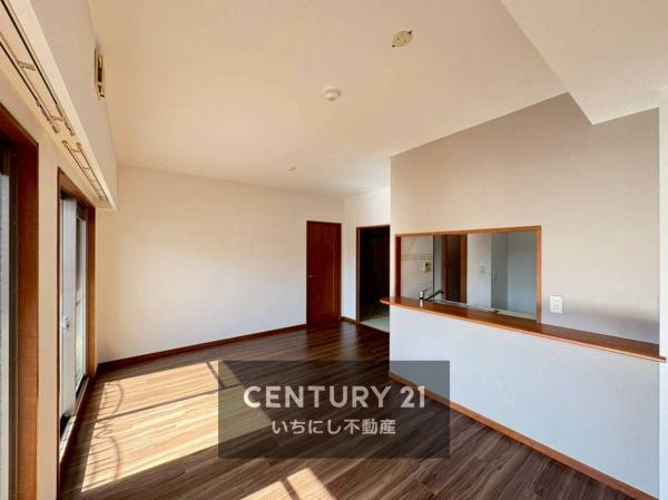 再生住宅「エミナス」・シャトレ愛松稲沢8 リビング 南面間口が広く開放的なLDK 再生住宅「エミナス」・シャトレ愛松稲沢8 リビング 南面間口が広く開放的なLDK