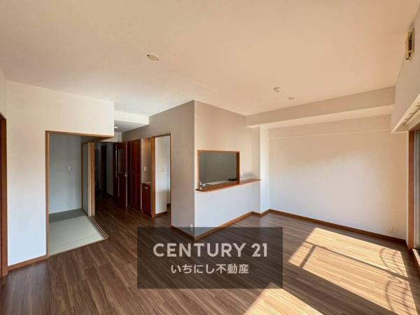 再生住宅「エミナス」・シャトレ愛松稲沢8 リビング 落ち着いたカラーのLDK。 再生住宅「エミナス」・シャトレ愛松稲沢8 リビング 落ち着いたカラーのLDK。