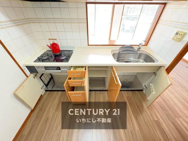 再生住宅「エミナス」・シャトレ愛松稲沢8 キッチン 収納豊富なキッチン 再生住宅「エミナス」・シャトレ愛松稲沢8 キッチン 収納豊富なキッチン