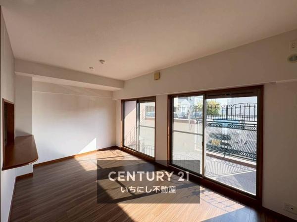 再生住宅「エミナス」・シャトレ愛松稲沢8 リビング 再生住宅「エミナス」・シャトレ愛松稲沢8 リビング