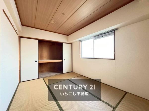 再生住宅「エミナス」・グリーンコーポ江南 和室 家族団らんの場にぴったりな1階和室。 再生住宅「エミナス」・グリーンコーポ江南 和室 家族団らんの場にぴったりな1階和室。