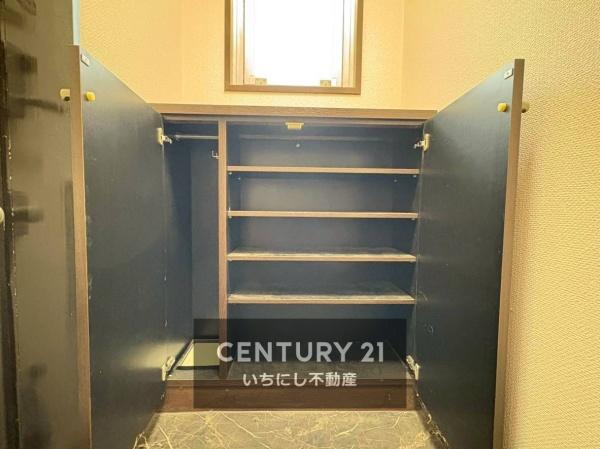 再生住宅「エミナス」・グリーンコーポ江南 収納 玄関の収納。 再生住宅「エミナス」・グリーンコーポ江南 収納 玄関の収納。