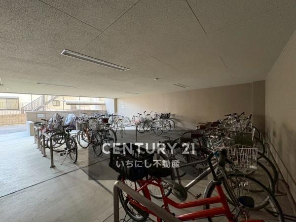 サンマンションアトレ一宮文京　バス　駐輪場。