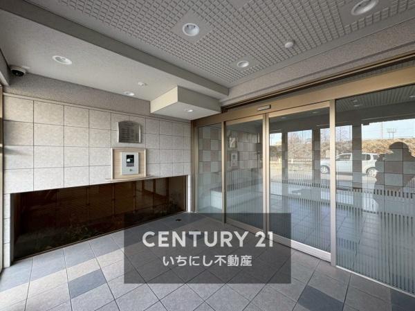 サンマンションアトレ一宮文京　エントランス　落ち着いた色合いのエントランス