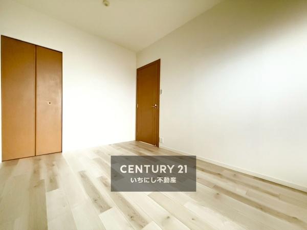 再生住宅「エミナス」・スペクトル三ツ井　洋室　ゆったりくつろげる洋室(北東側)