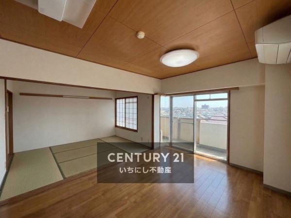 ナビタウン一宮マンション　リビング　和室と続き間で広々としたLDK